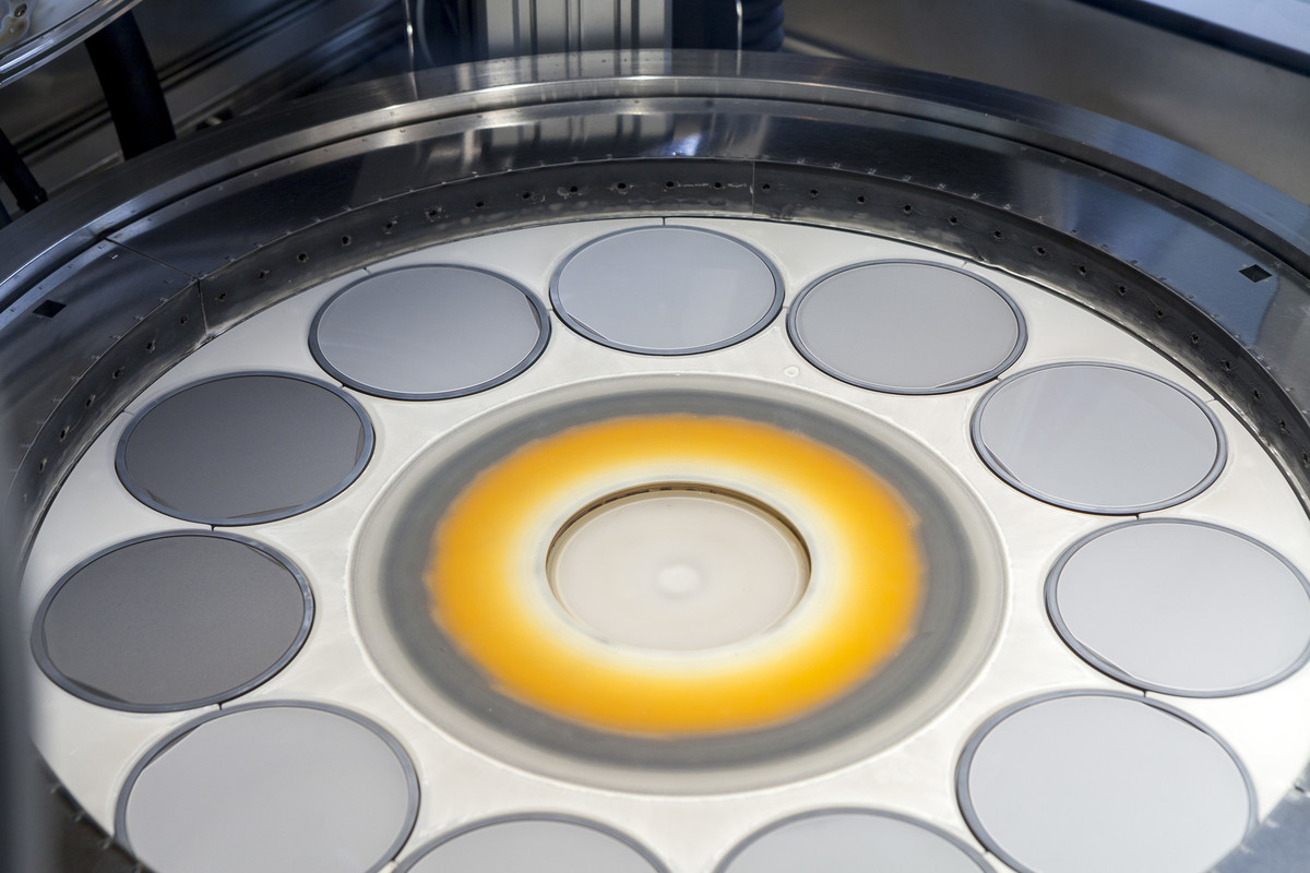 Fraunhofer IAF covers the value chain for compound semiconductors as well as diamond and offers, e.g., tailored epitaxy and technology processes