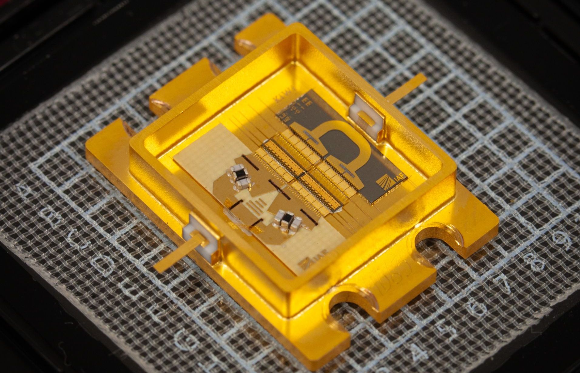 Efficient and robust power amplifier based on the semiconductor material gallium nitride (GaN)